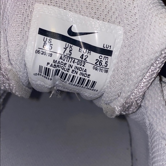 Nike shoes - Picture 4 of 4